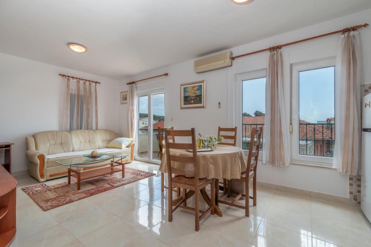 Apartman Dildo Trogir Exterior foto